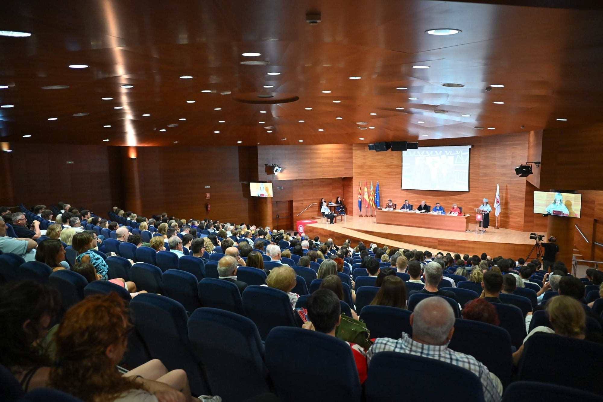 Así ha sido el acrto de investidura como Doctora Honoris Causa por la UMH de Elche de la periodista Paloma del Rio