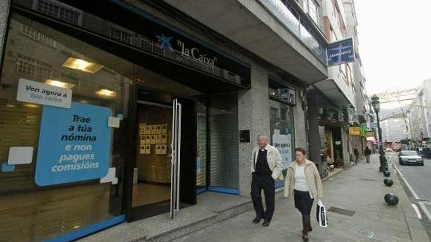 Un policía local fuera de servicio frustra un atraco bancario en Redondela