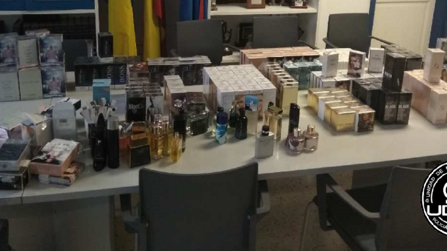 Los frascos intervenidos por la Policía Local de Arrecife.