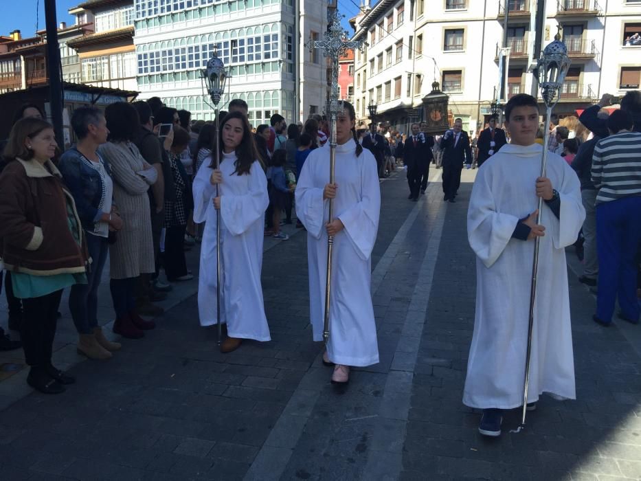 Llanes se llena para coronar a la Virgen de Guía