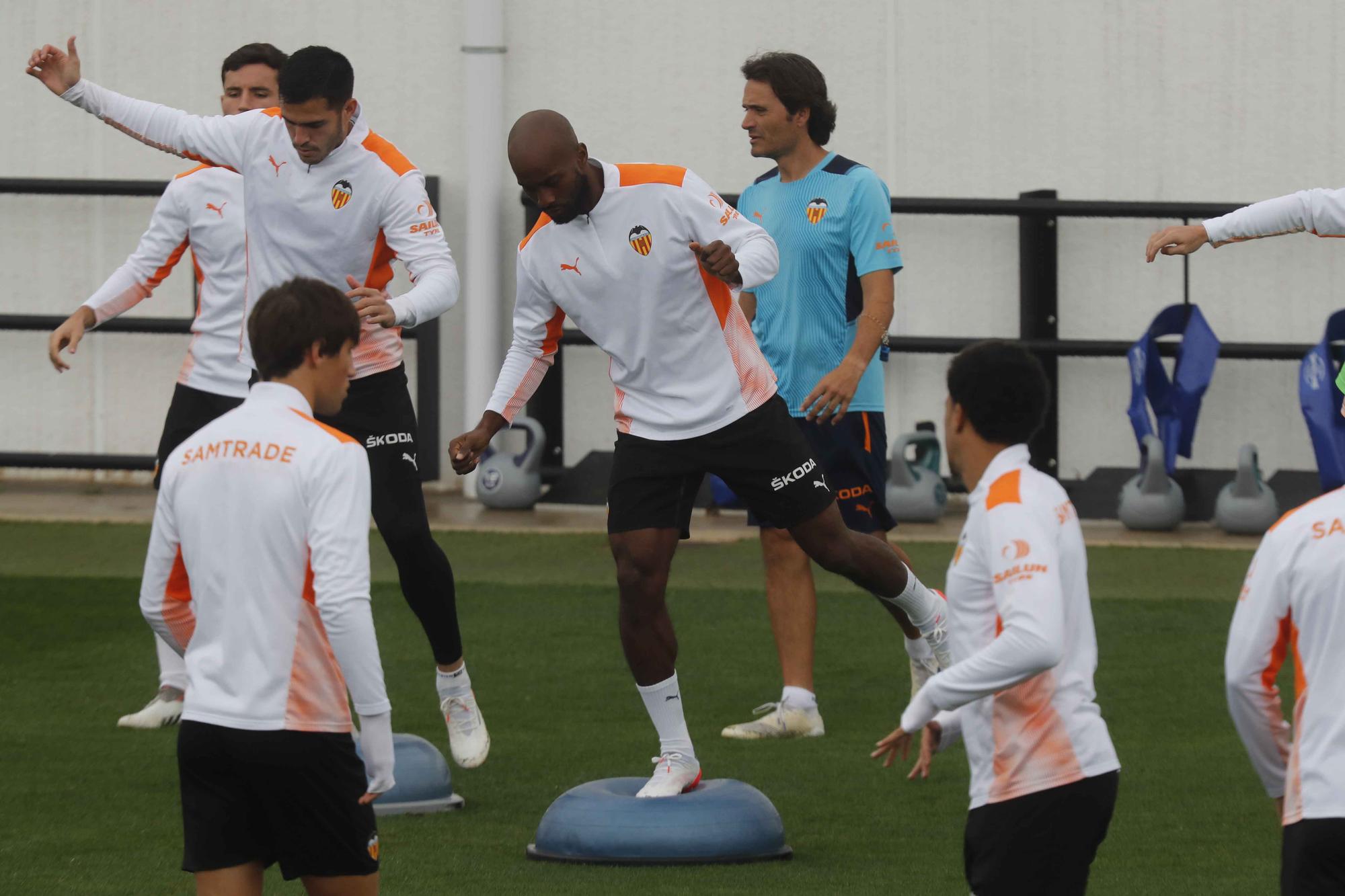 Última sesión antes del partido frente a la Real Sociedad para el Valencia