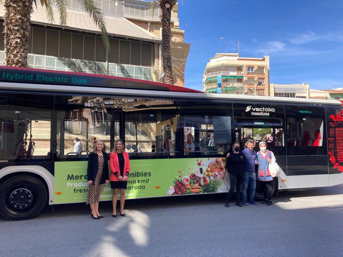 Campaña del centenario del Mercado Central en los autobuses