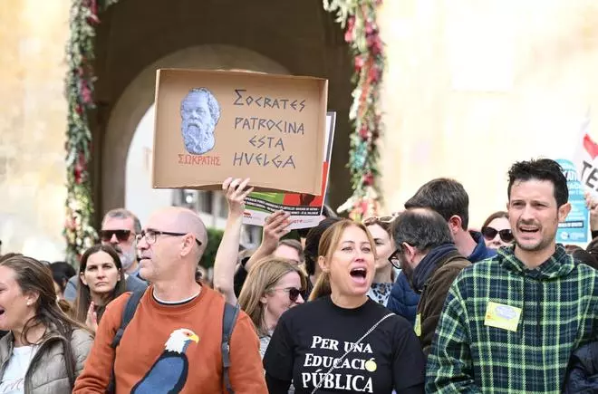 Los profesores salen a la calle en Elche