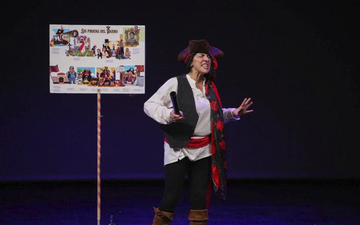 Rosario Luis durante su romancero. | ALBA PRIETO