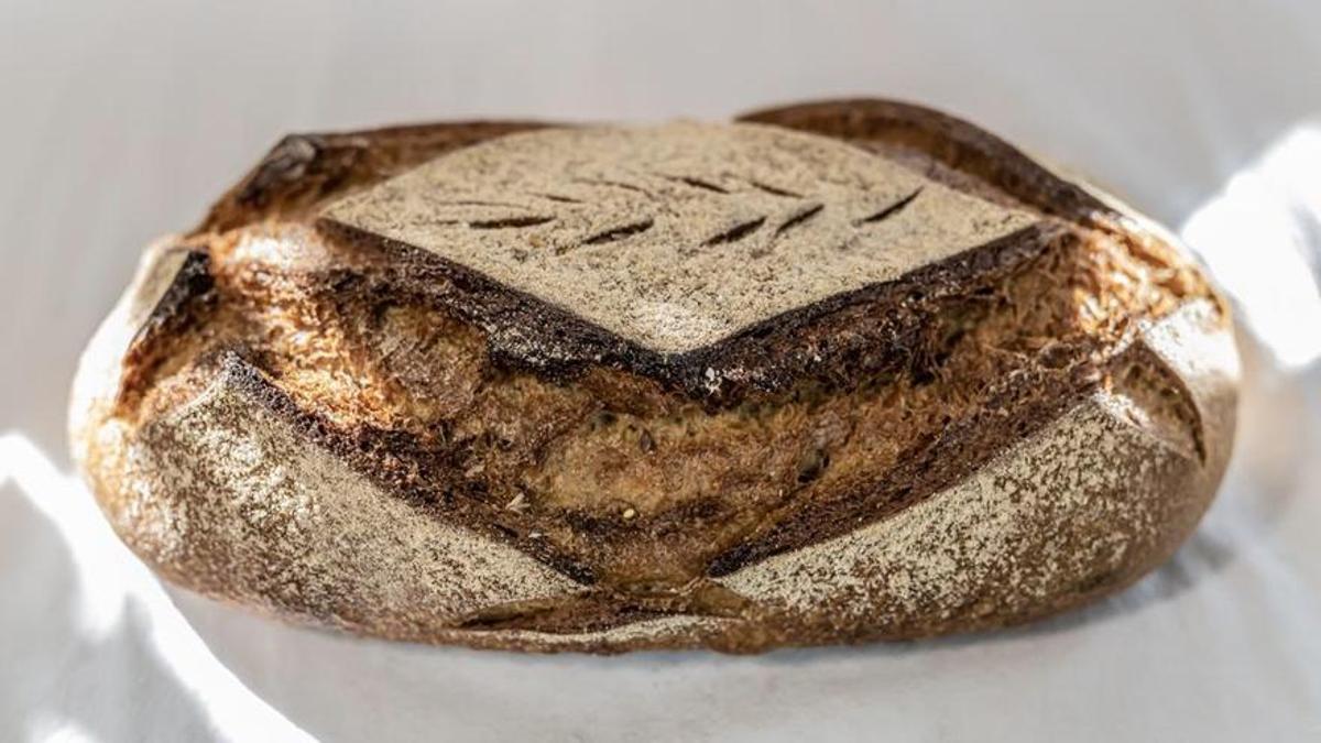 Una hogaza de pan de El Horno de Vélez (Lebrija, Sevilla).