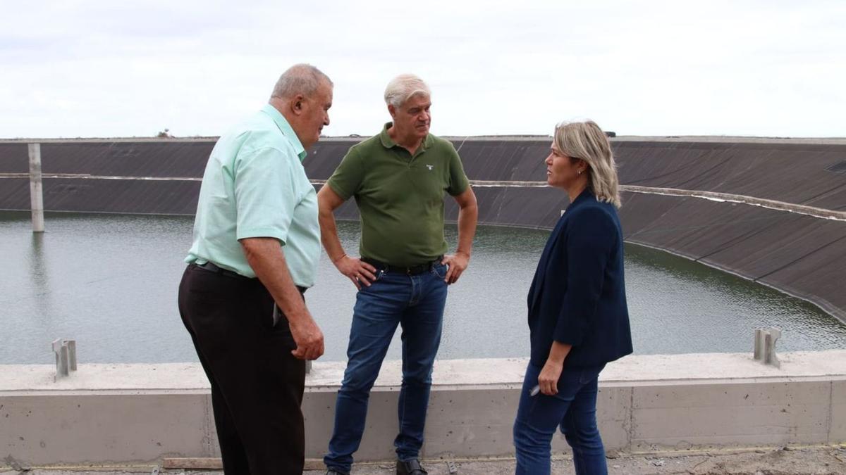 Acosta, Armas y Vanoostende, en la balsa de El Golfo.