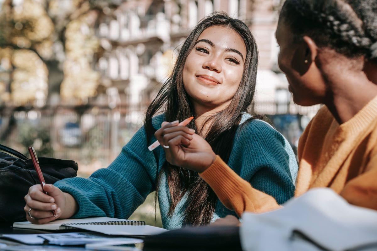 El Bachelor Degree in Public Relations & Màrqueting Communications és una titulació internacional oferta per Euroaula i la Queen Margaret University