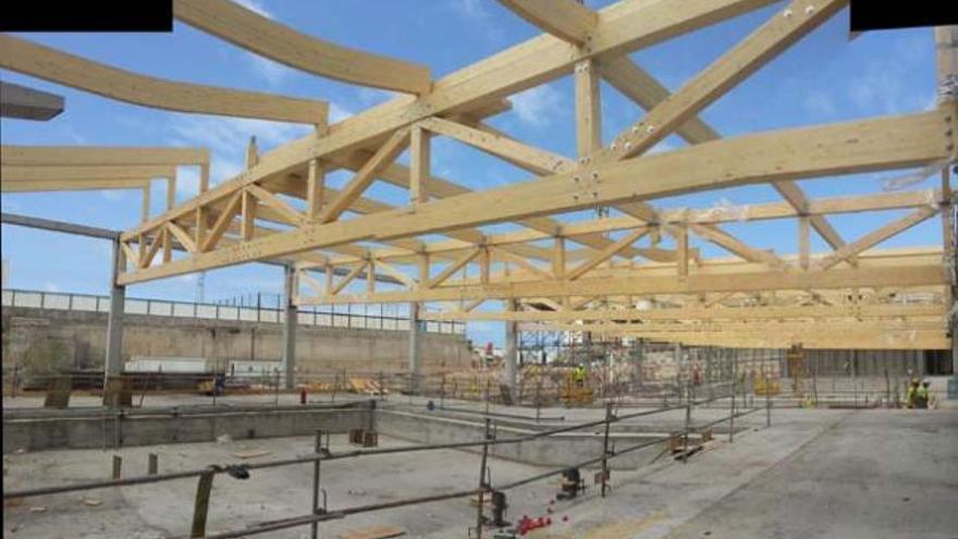 Imagen de la estructura de madera de la zona de las piscinas. | laprovincia / dlp