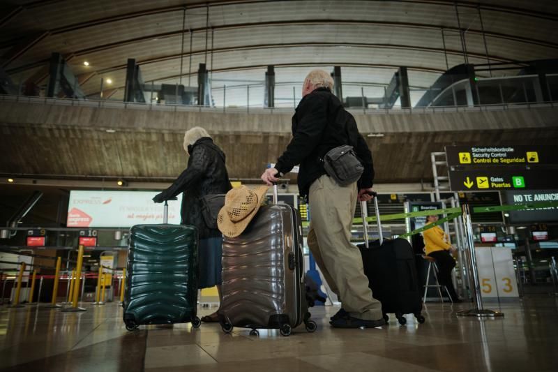 Crónica de la situación en el aeropuerto de Tenerife Norte Coronavirus COVID19  | 19/03/2020 | Fotógrafo: Andrés Gutiérrez Taberne