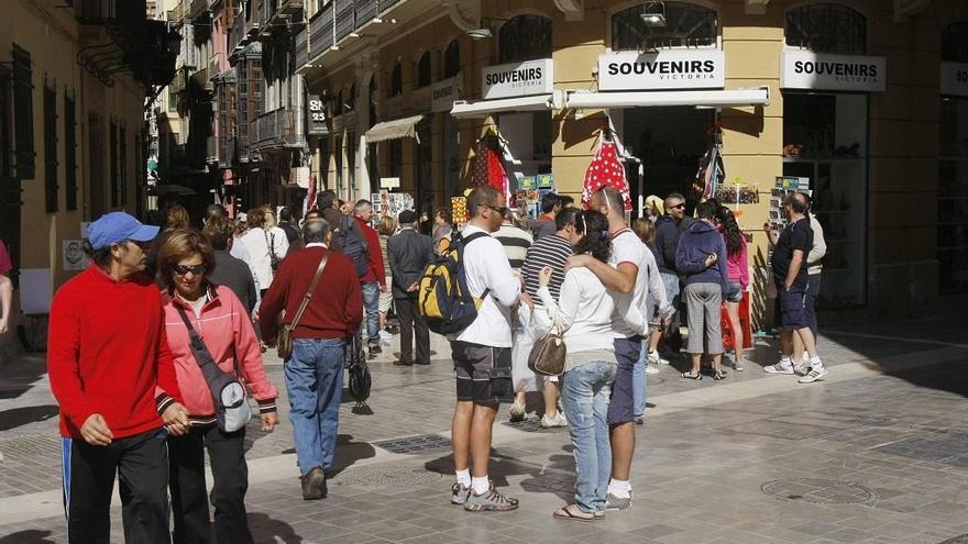 Visitantes y residentes en el Centro de Málaga.