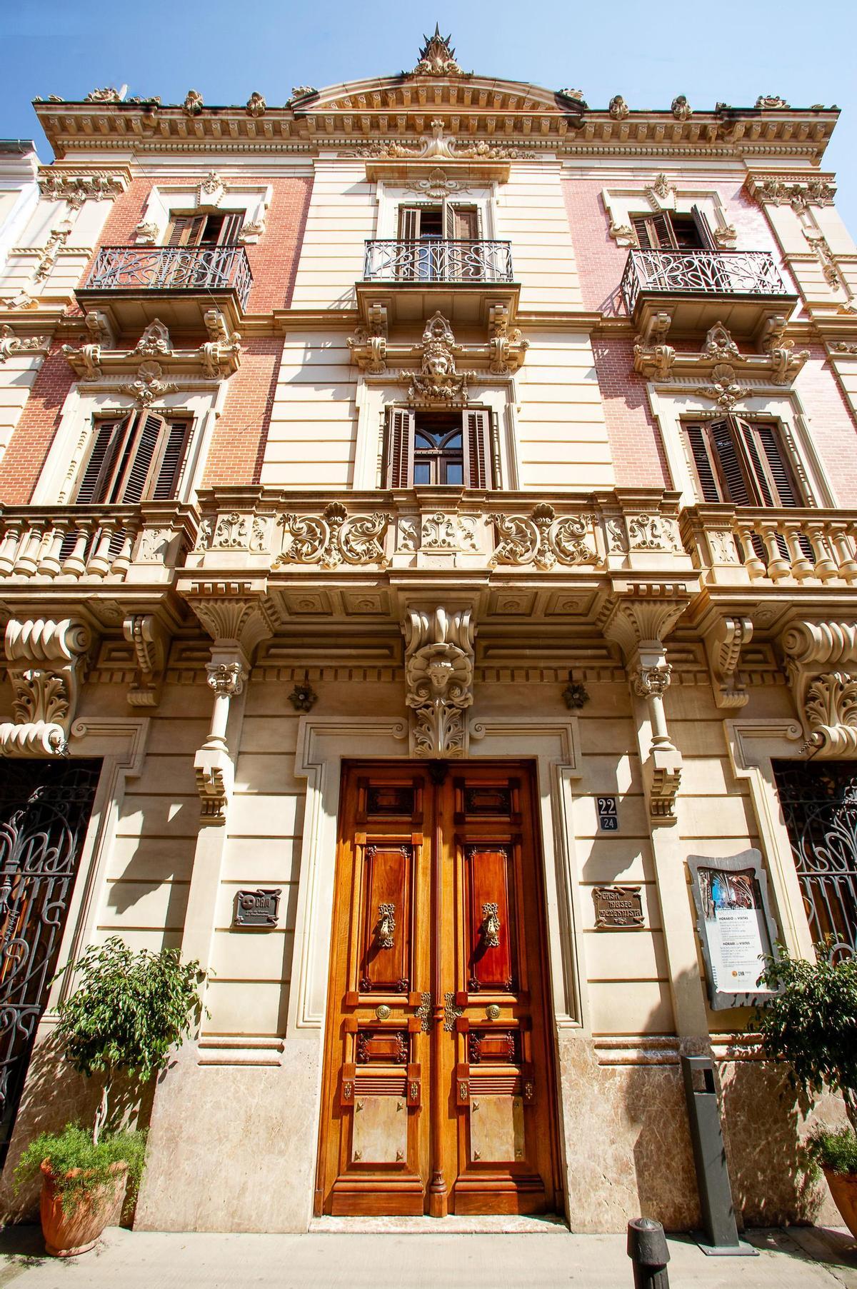 Este edificio es una obra maestra del modernismo español.