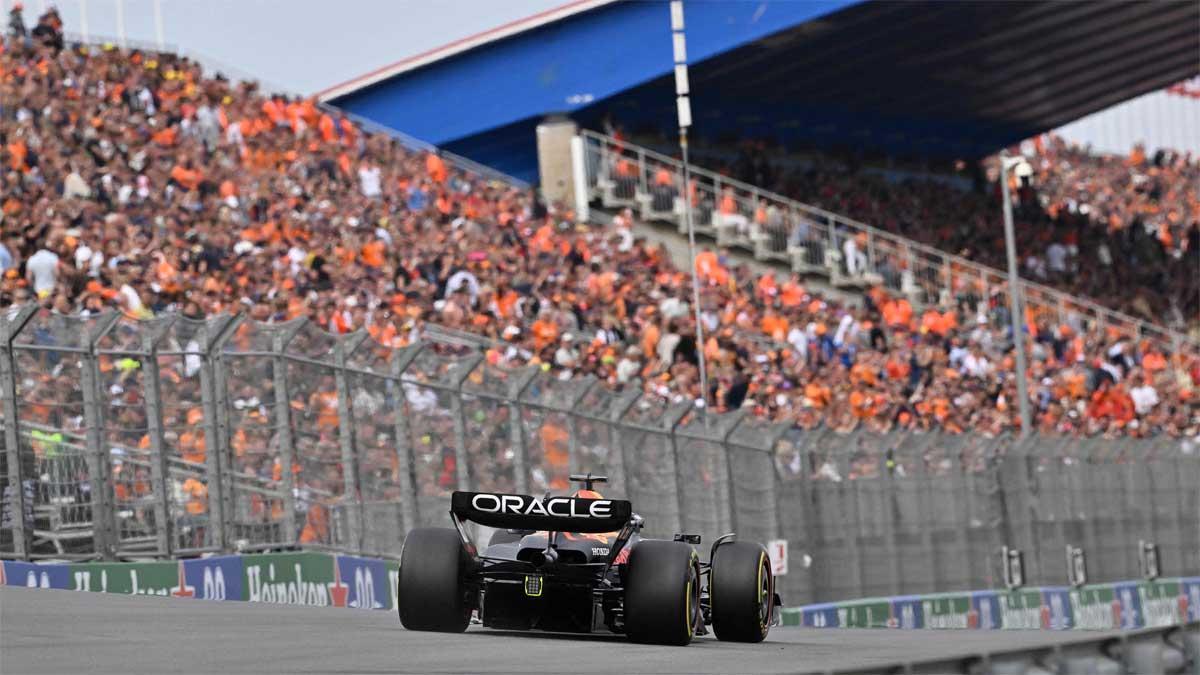 Una auténtica marea 'orange' anima a Max Verstappen en el gran premio de casa, en Zandvoort