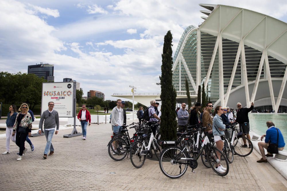 Actividades en el jardín del Túria, el antiguo cauce del río en València.