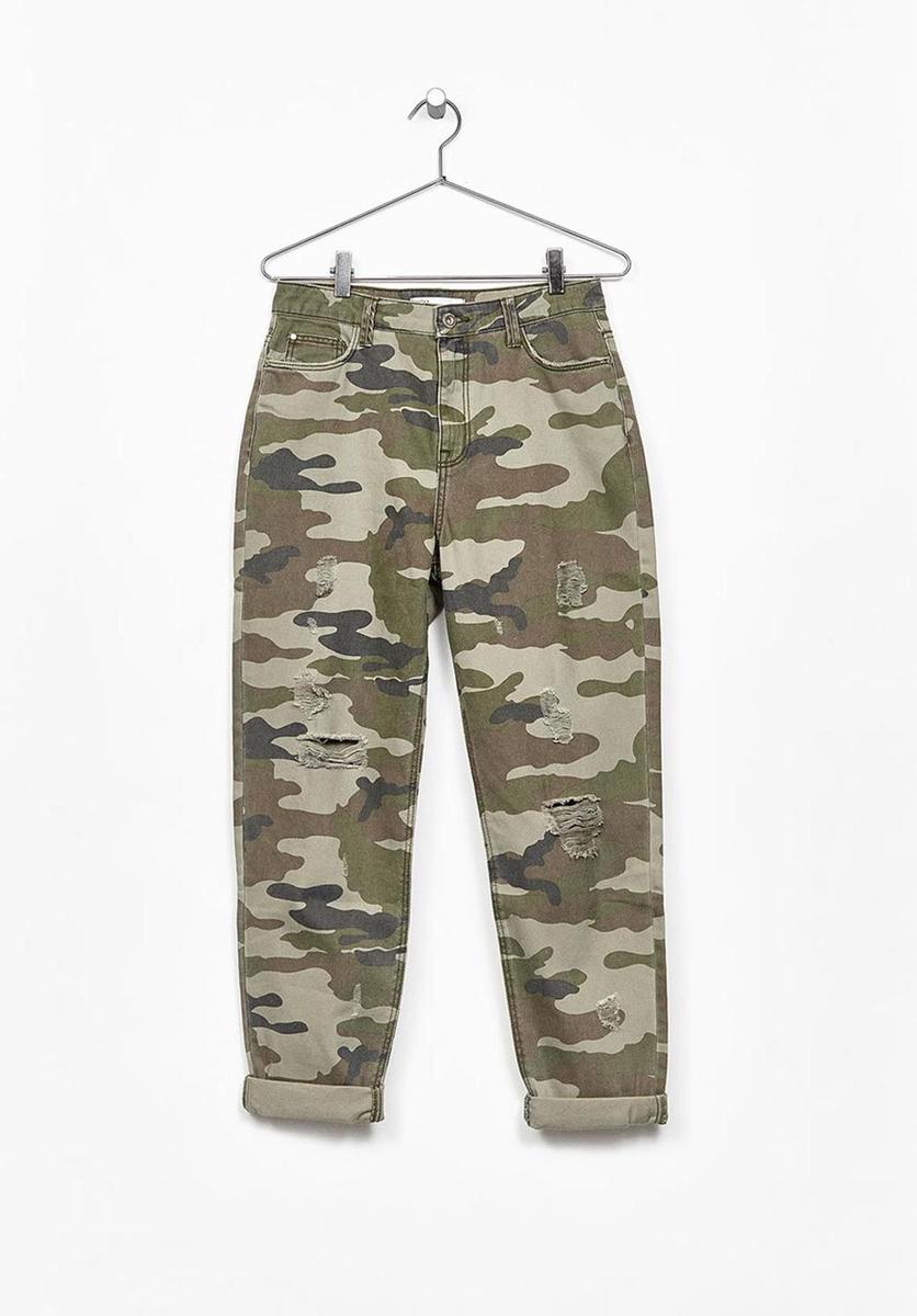 Jeans Mom fit militares de Bershka