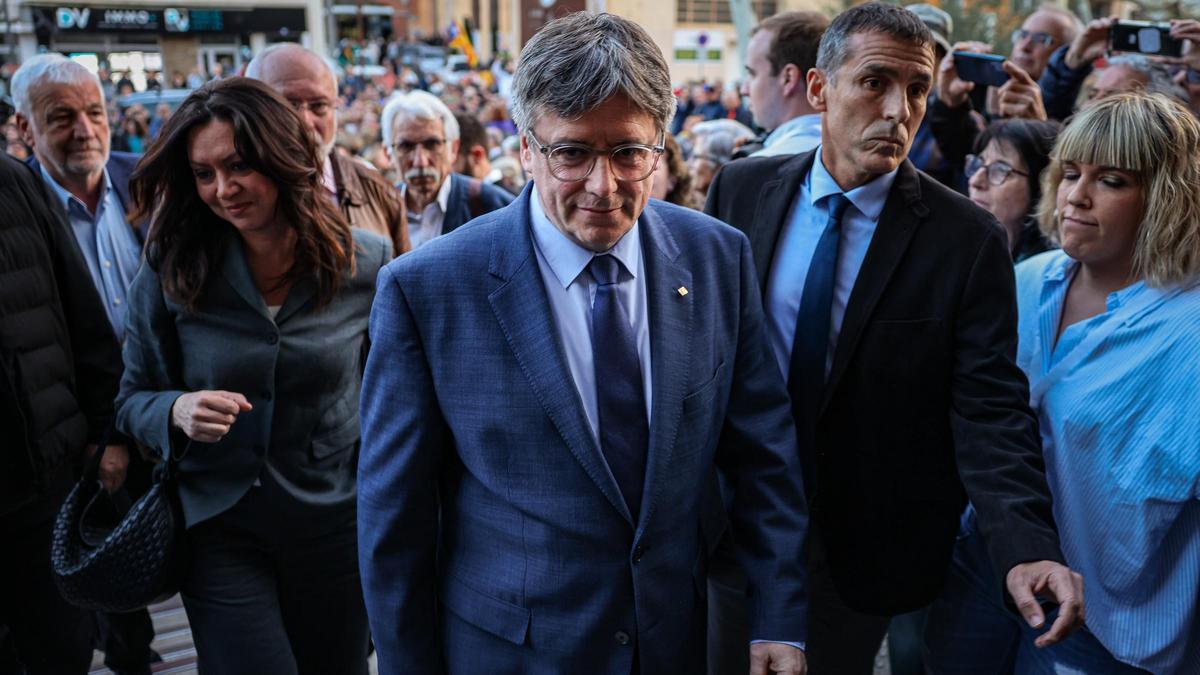 L'expresident Carles Puigdemont arriba a l'Ajuntament d'Elna abans de l'acte d'aquest dijous