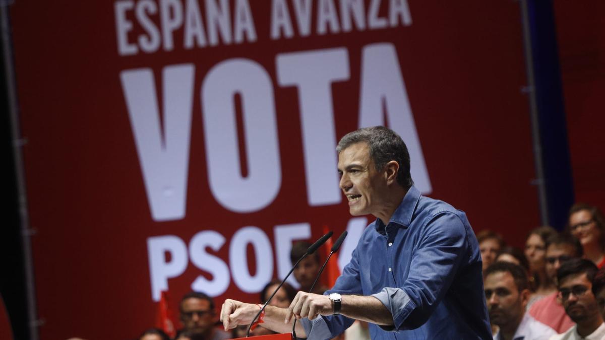 Pedro Sánchez interviene en el acto central del Partido Socialista en Valencia.