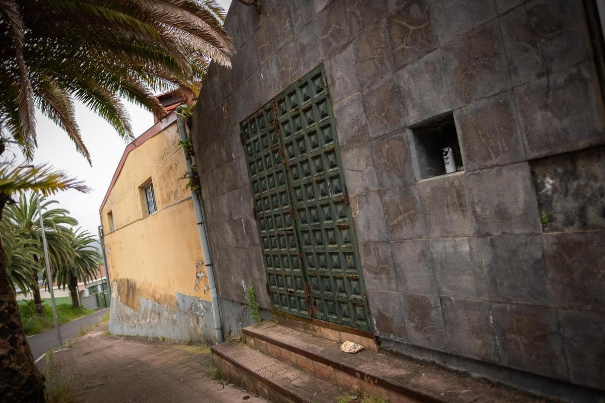 La fachada del antiguo centro de lucha canaria