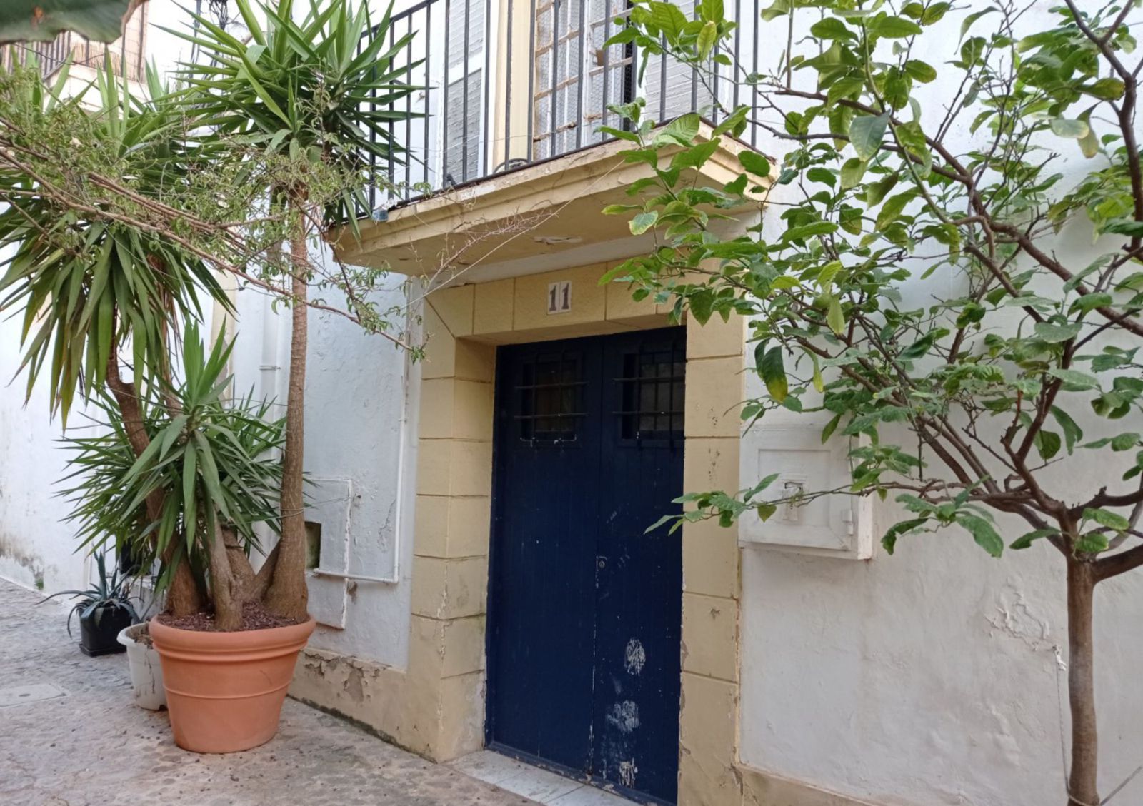 Local del carrer de la Bola número 11 (avui carrer de la Sagrada Família) on s&#039;establí la impremta de Joaquim Cirer Marimon i on es va componder el llibre de Claessens. 