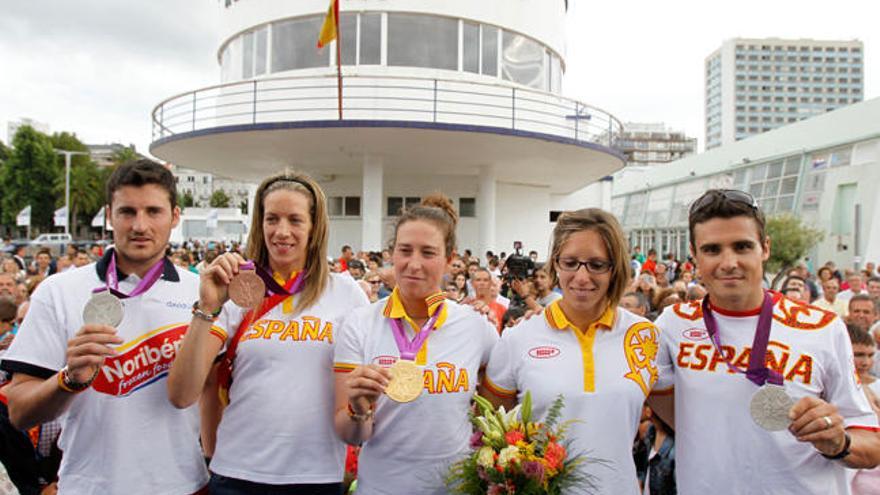 David Cal, Begoña Fernández, Támara Echegoyen, Teresa Portela y Gómez Noya, tras su regreso a Vigo hace cuatro años. // José Lores