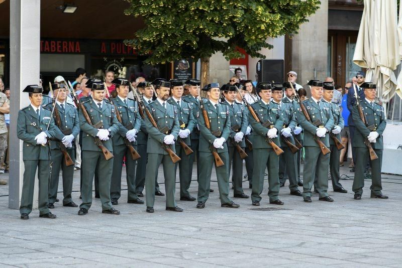 Izado de bandera por el Día de las Fuerzas Armadas