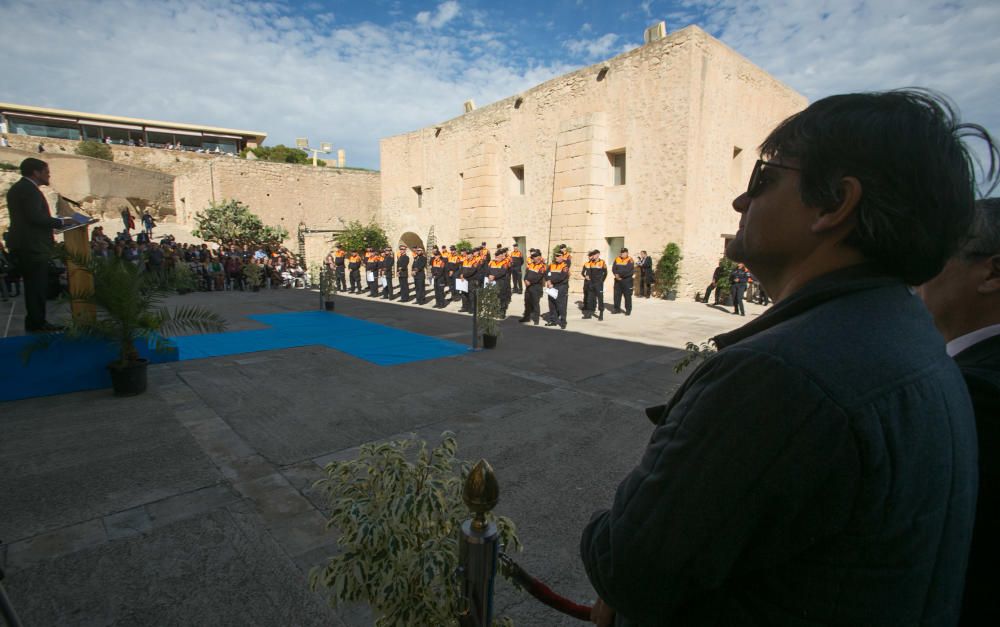 El Ayuntamiento de Alicante ha celebrado esta mañana el XXXVI aniversario de Protección Civil en el castillo de Santa Bárbara.