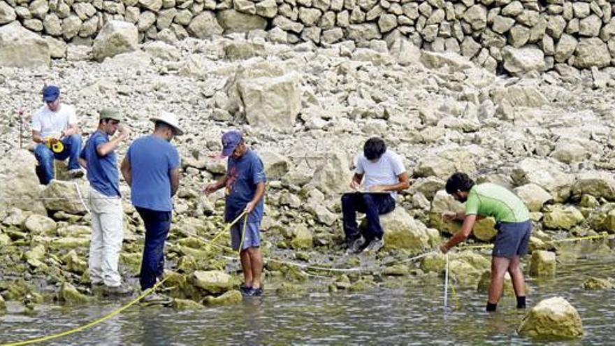 Nur bei niedrigem Wasserstand kann gearbeitet werden