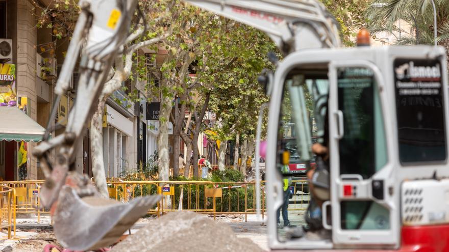 Barcala, el alcalde de Alicante, presume de convertir en &quot;corredores verdes&quot; avenidas donde se arrancarán más de 200 árboles