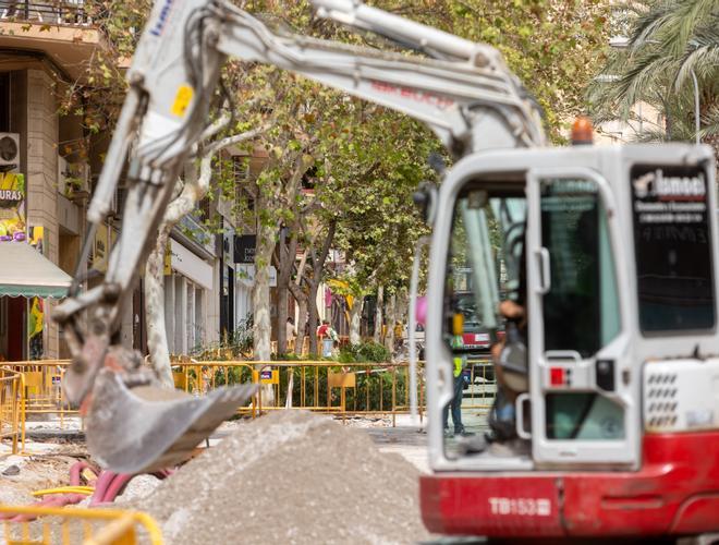 Barcala, el alcalde de Alicante, presume de convertir en "corredores verdes" avenidas donde se arrancarán más de 200 árboles