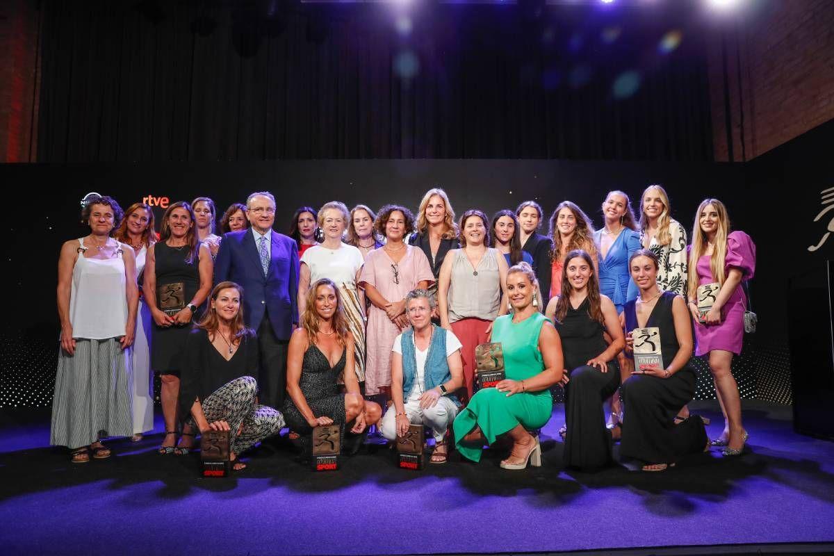 Foto de familia de los Premios Woman Sport 2022