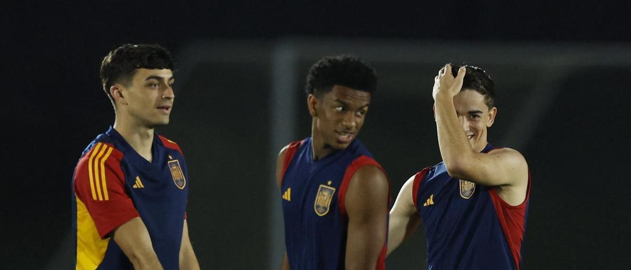 Pedri, Balde y Gavi, en un entreno de la selección.