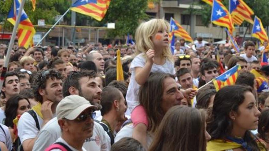 Public al tram berguedà de la Diada a la Meridiana el 2015