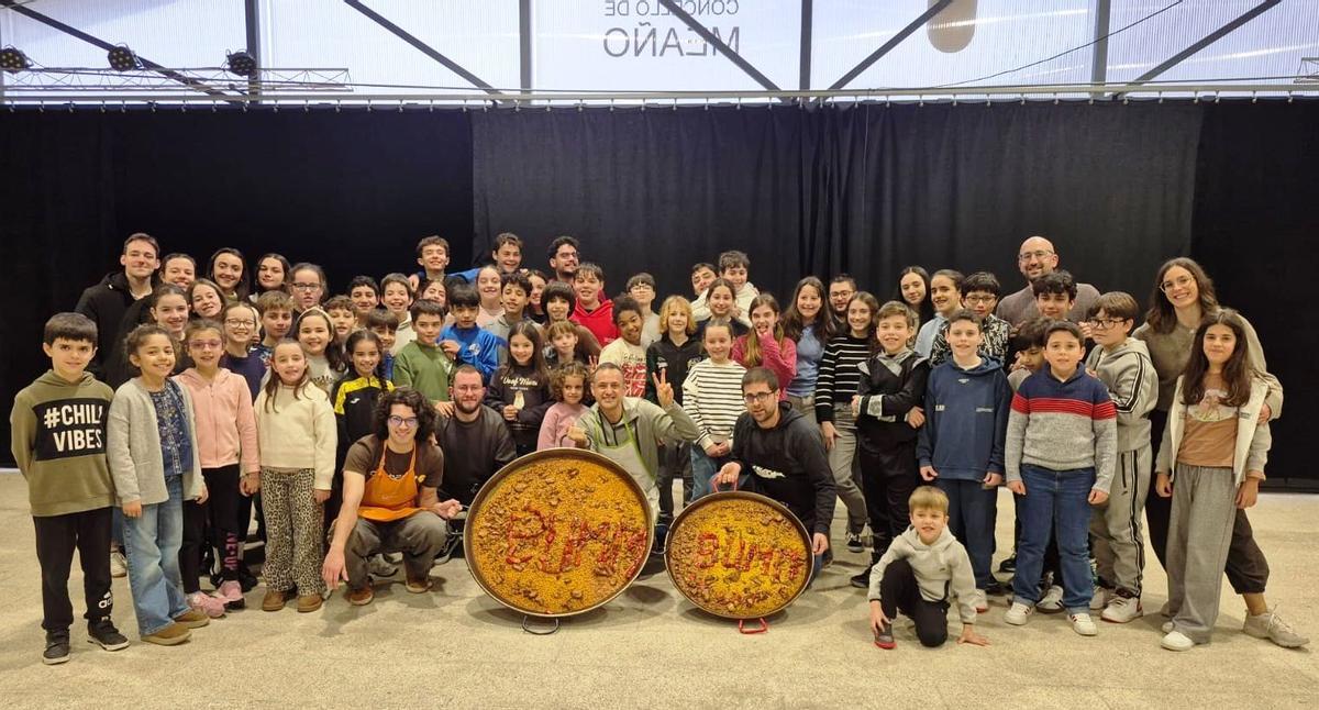 Foto de familia de los participantes en esta jornada de degustación y convivencia ç