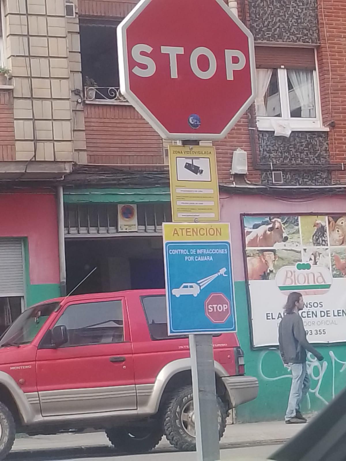 El "foto stop" instalado a la entrada de Pola de Lena.