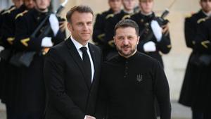 El presidente de Francia, Emmanuel Macron, y su homólogo de Ucrania, Volodimir Zelenski.