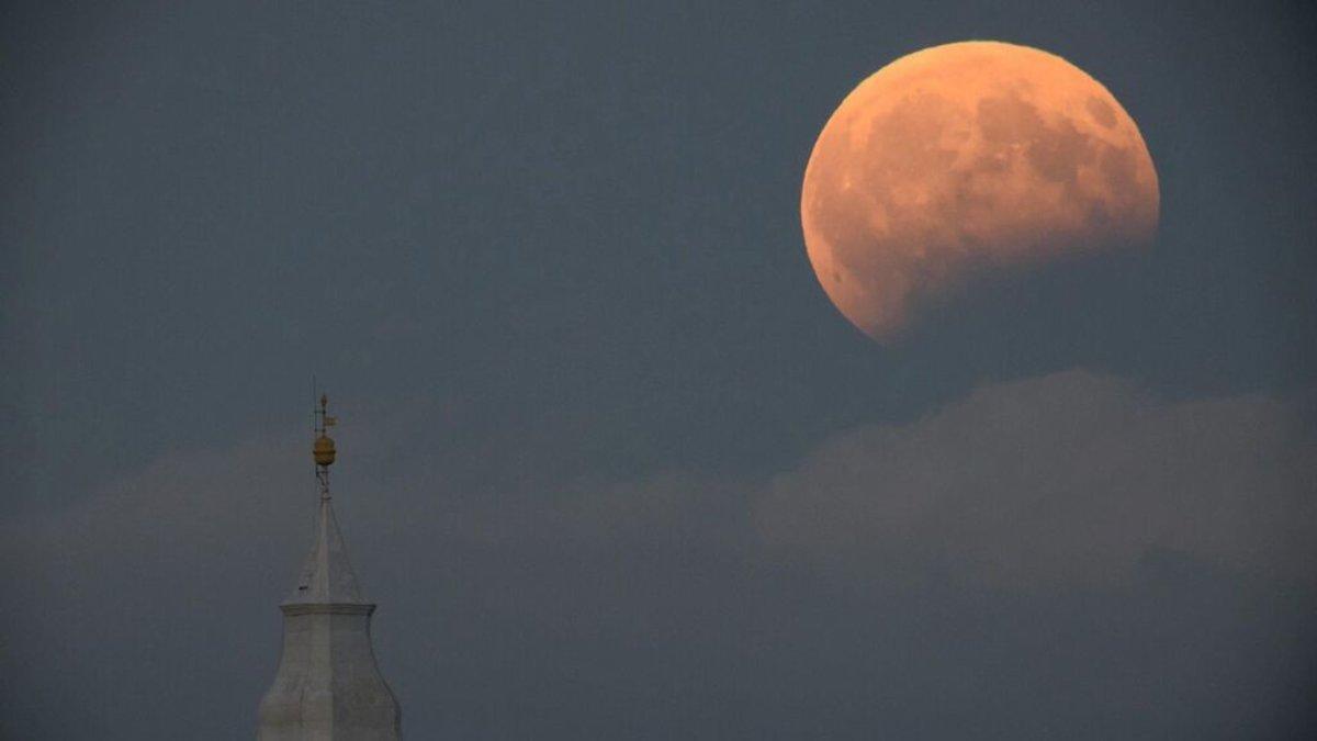 La hora y el lugar ideal para ver el eclipse lunar 2019 en España