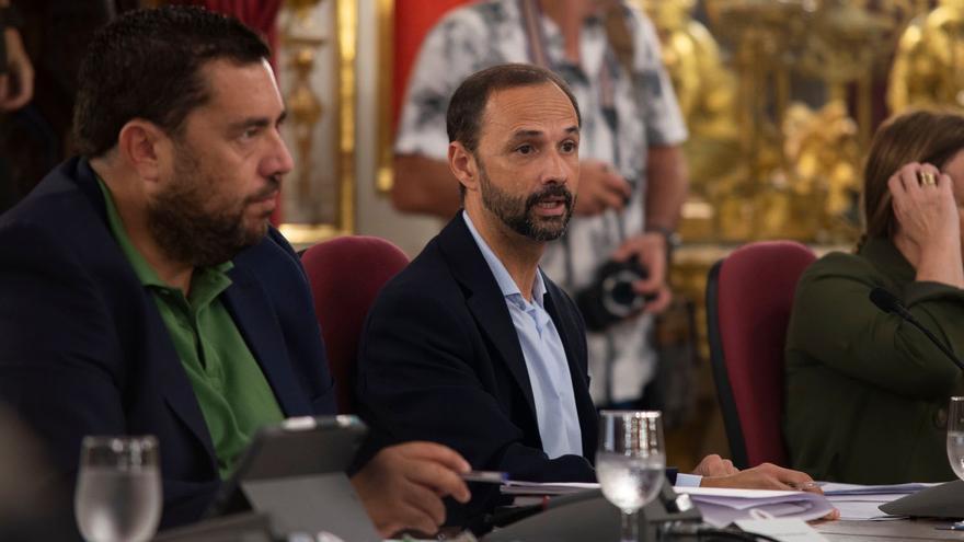 Agreden en la calle al líder del PSOE de Sanlúcar al grito de &quot;traidor&quot;