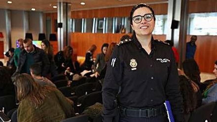 La subinspectora López, durante un receso en la jornada de ayer.