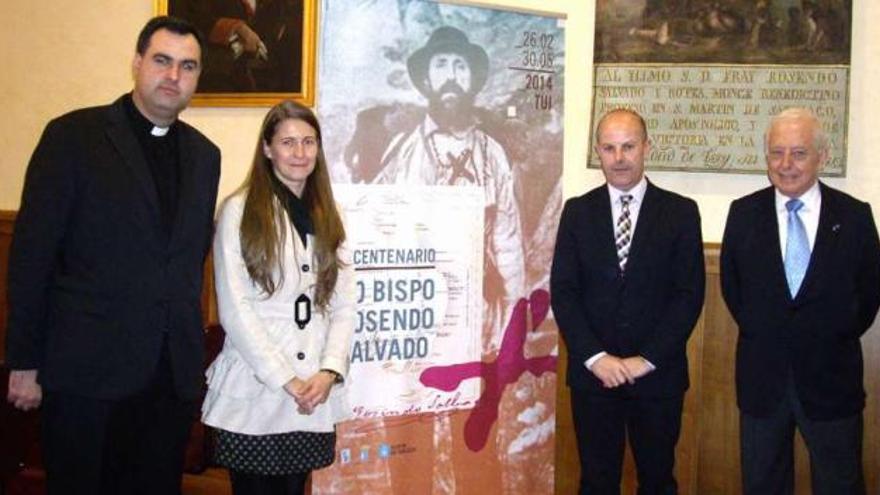 Ángel Carnicero, Vanesa Rodríguez, Moisés Rodríguez y Francisco Días Fierros, tras el acto.  // C. T. / E. G.