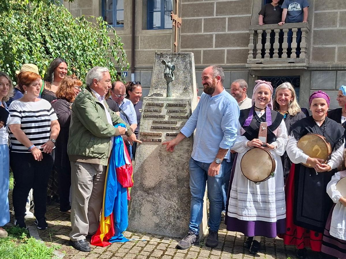 En imágenes: Navelgas celebra el XLIV Día de los Pueblos con un hermanamiento con Infiesto En imágenes: Navelgas celebra el XLIV Día de los Pueblos con un hermanamiento con Infiesto