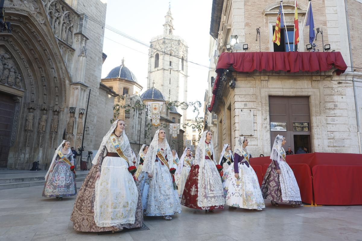 Todas las fotos de la ofrenda del 17 de marzo por la calle San Vicente hasta las 18:30 horas