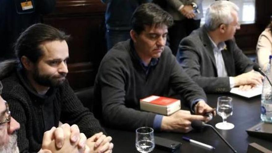 Els diputats d&#039;ERC, JxCat i la CUP durant la reunió de la Junta de Portaveus