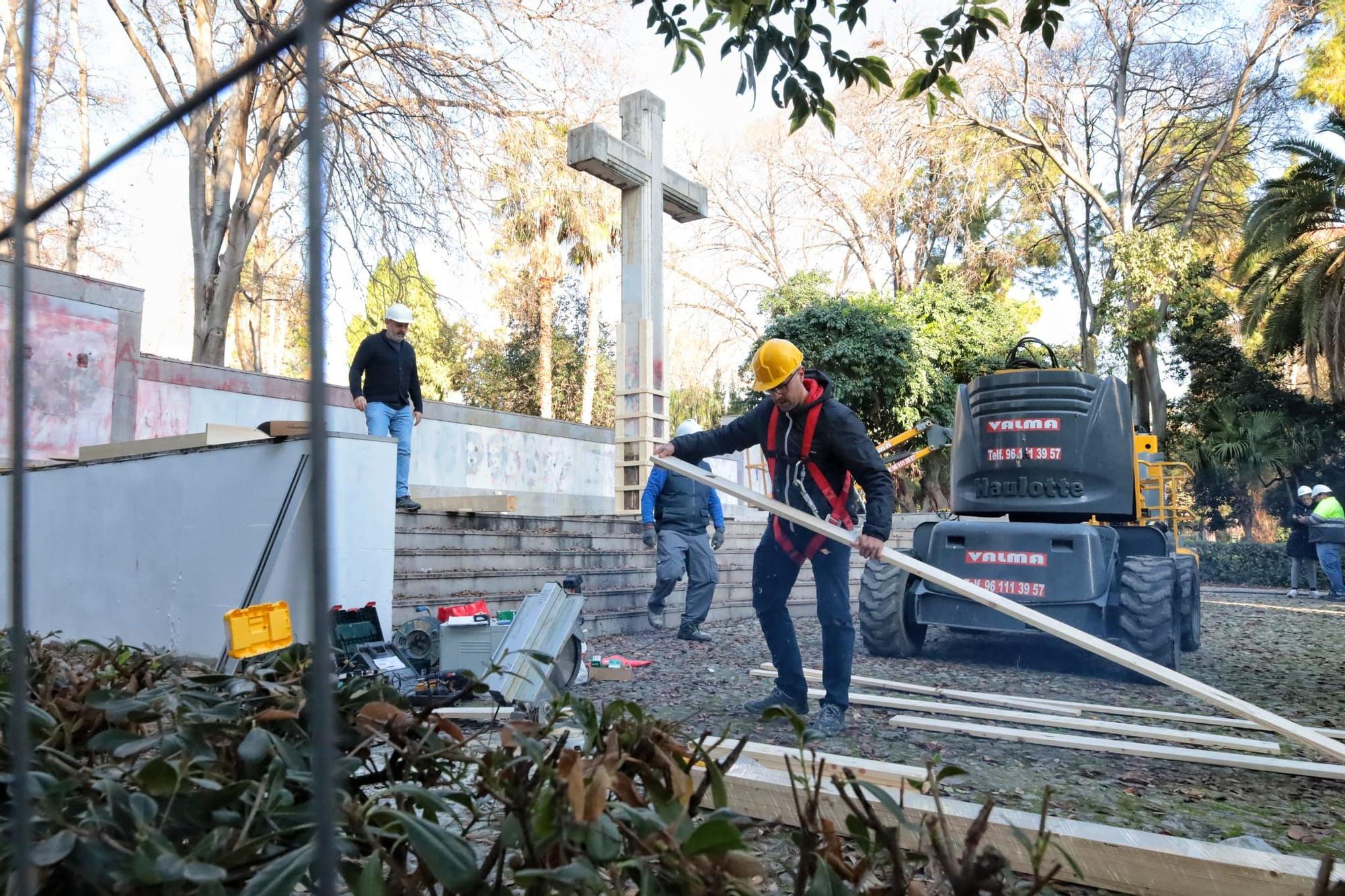 Todas las imágenes del 'Día D' la retirada de la cruz del Ribalta en Castelló