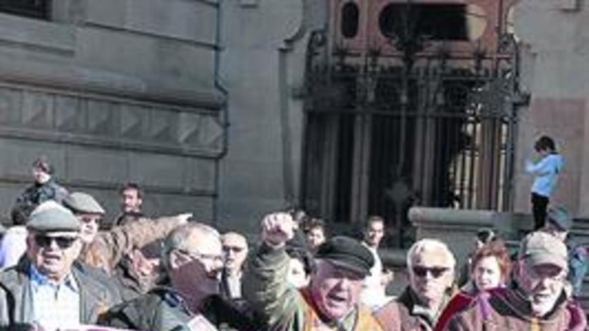 Protesta de jubilados exigiendo el cobro de unas pensiones dignas.