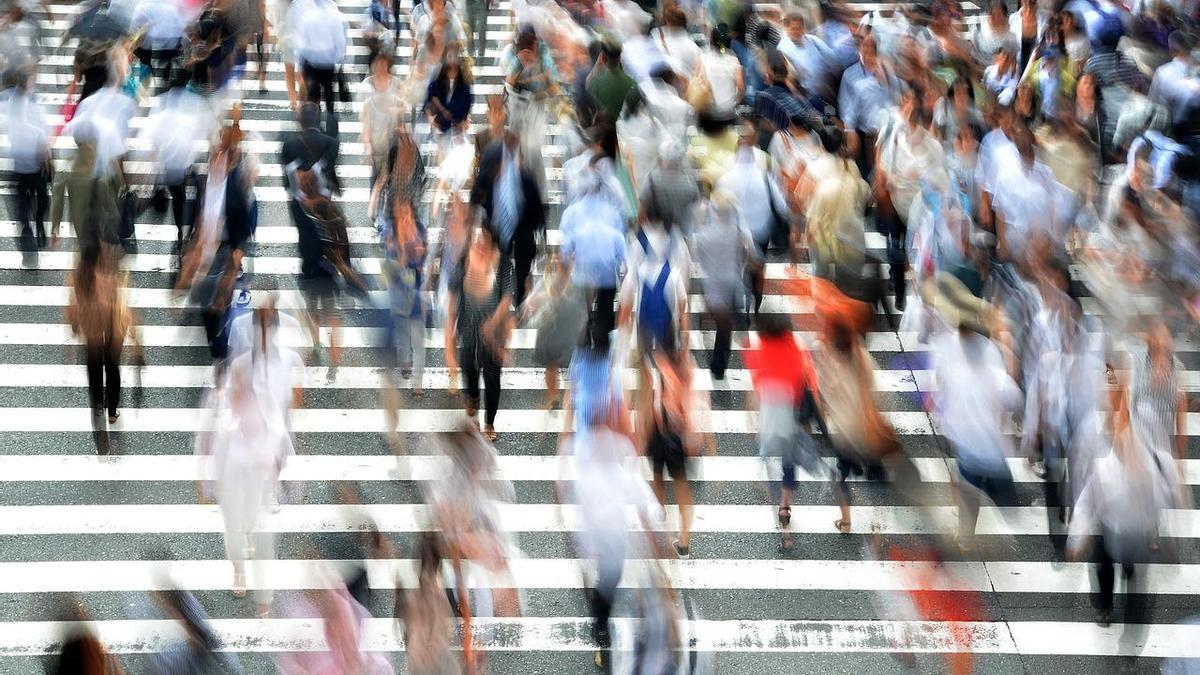 Las personas se mueven por la ciudad siguiendo patrones de una red eléctrica.