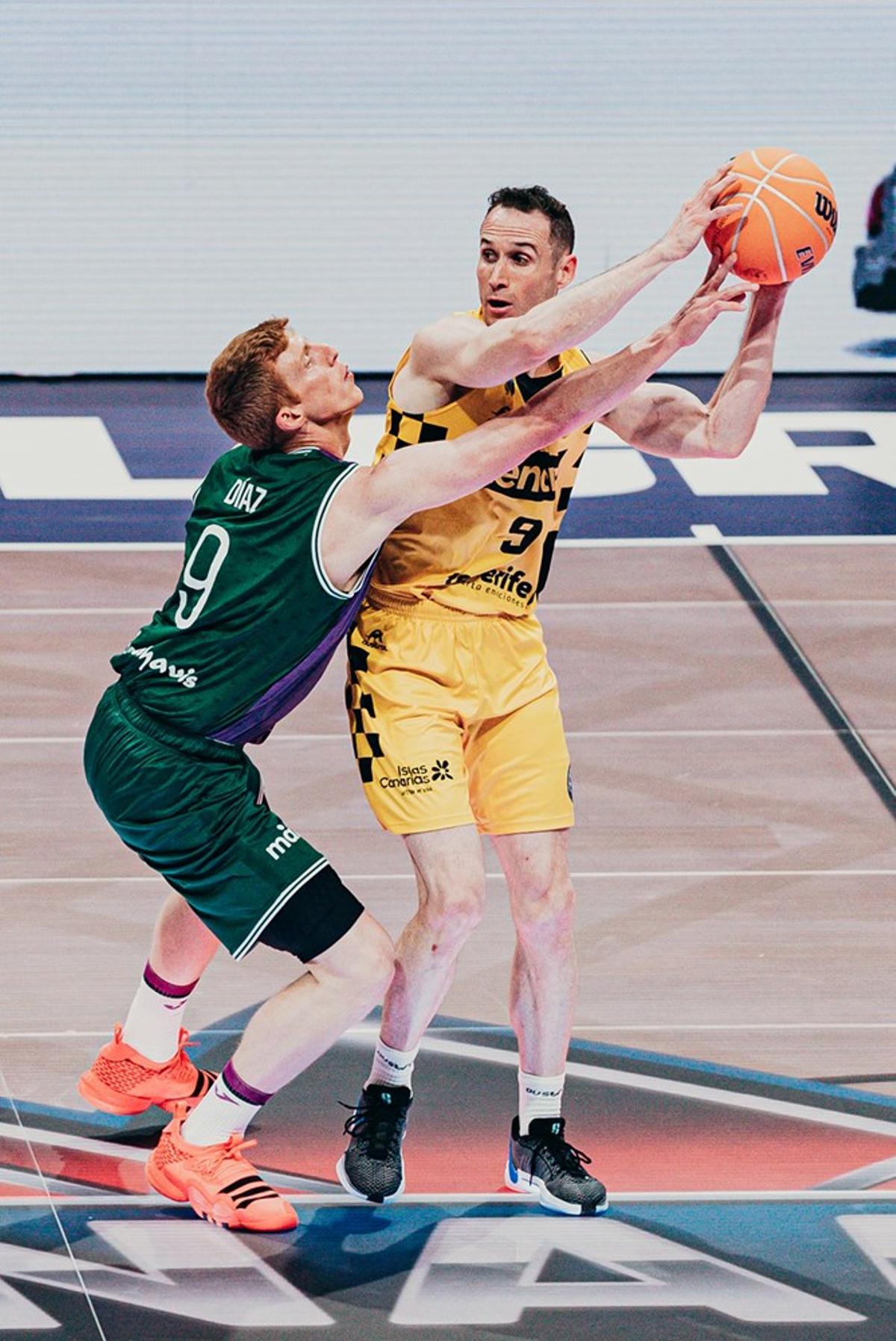 El Unicaja se proclama campeón de Europa tras vencer al Lenovo Tenerife en la gran final de la BCL disputada en el Belgrado Arena.