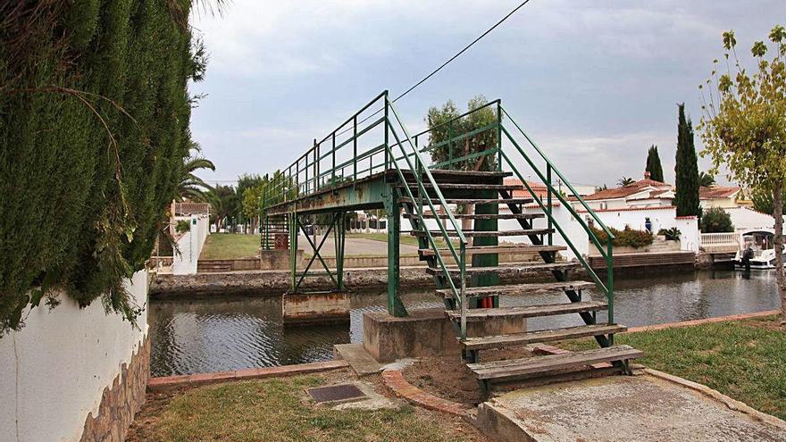 El pont de vianants del sector Ebre que es repararà.