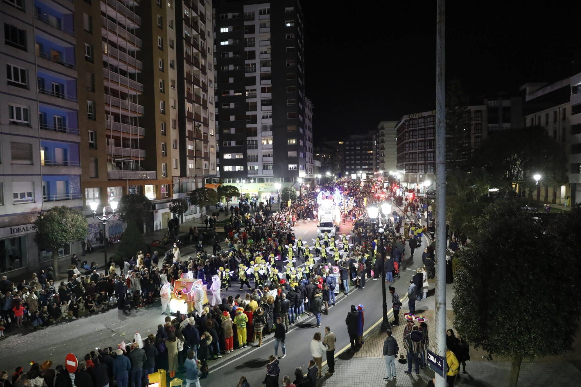 Así fue el multitudinario desfile del Antroxu de Gijón (en imágenes)