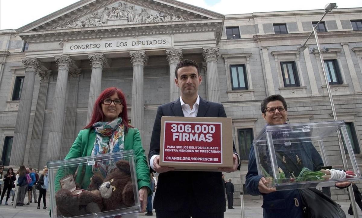 undefined33834766 madrid entrega de  firmas en  el congreso  de dipu160511205013