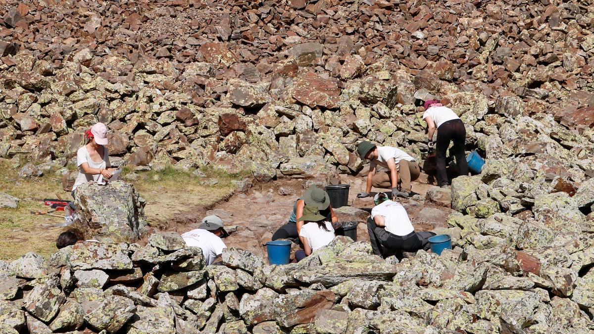 Les imatges dels arqueòlegs del GIAP-ICAC al jaciment de la Cerdanya