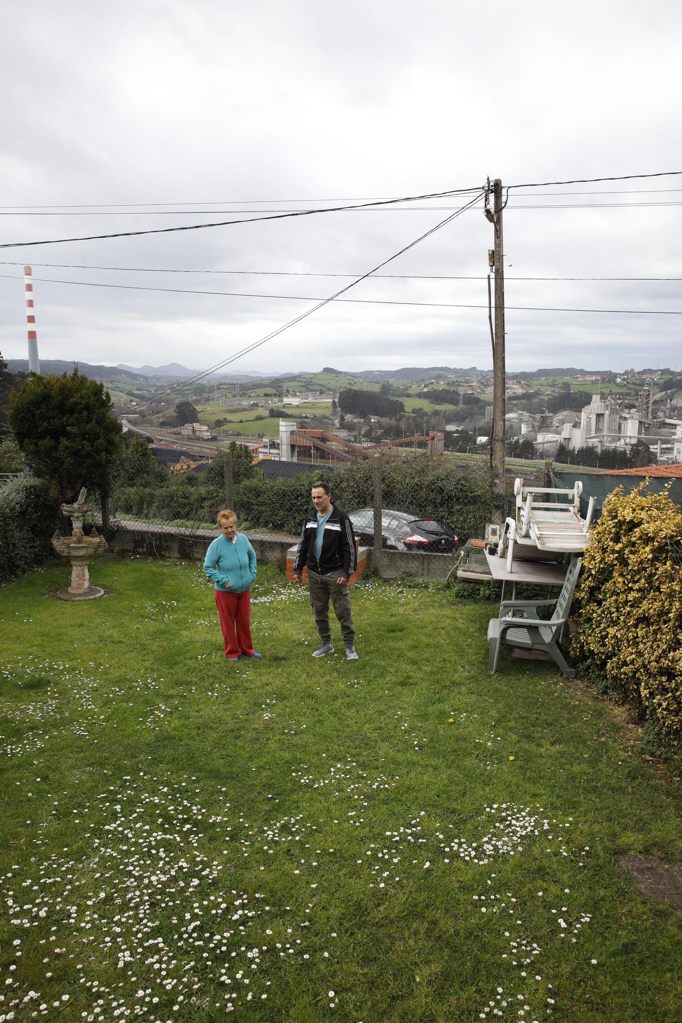 En imágenes: Los vecinos de Les Cabañes ansían la transformación de Aboño para dejar de vivir entre carbón